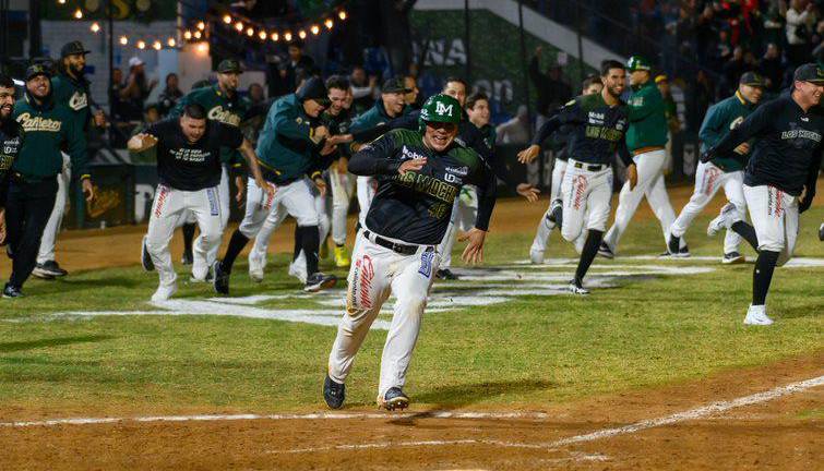 Rodolfo Amador anotó la carrera de la diferencia y del triunfo para Cañeros de Los Mochis.