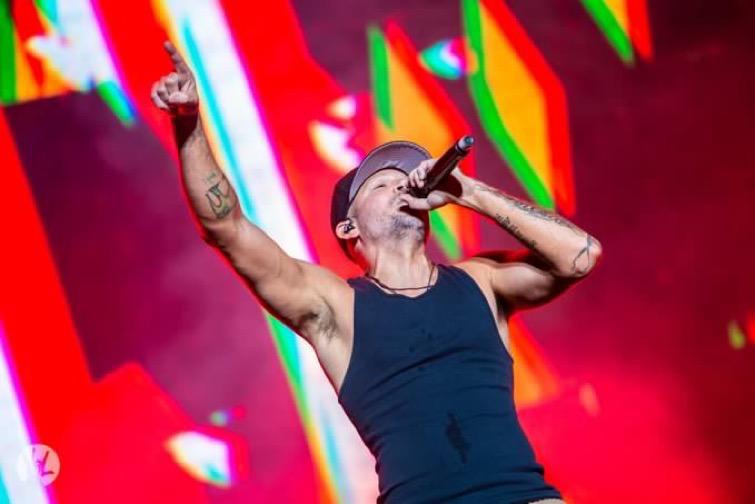 Residente suma al público del Vive Latino a su campaña contra J Balvin