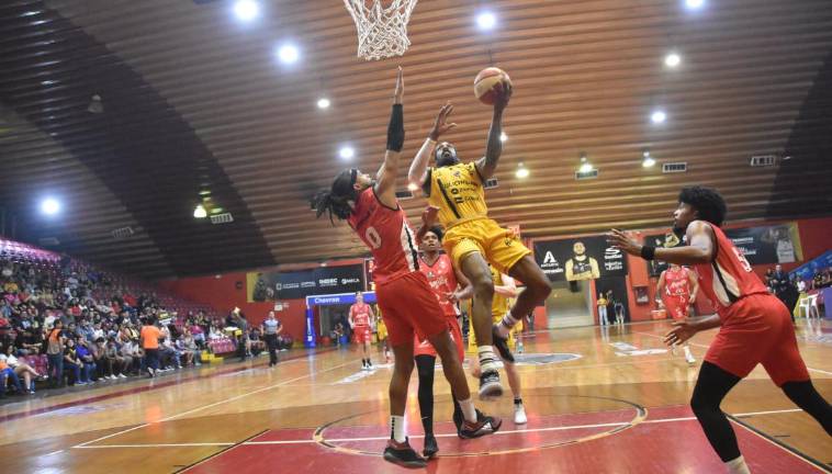 Venados Basketball inclinó el juego a su favor en la segunda mitad.