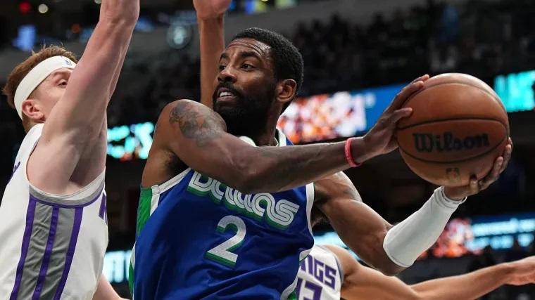 Kyrie Irving seguirá con Mavericks.