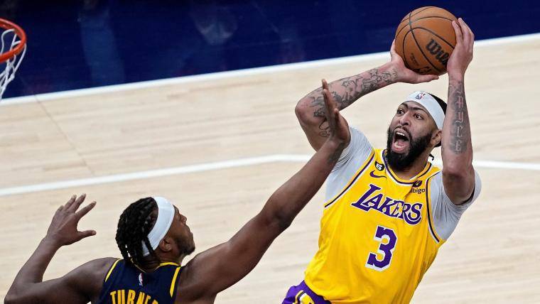 Anthony Davis terminó con 31 puntos el duelo.