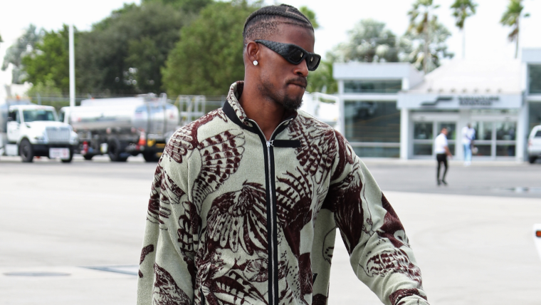 A Jimmy Butler se le ‘fue el avión’.