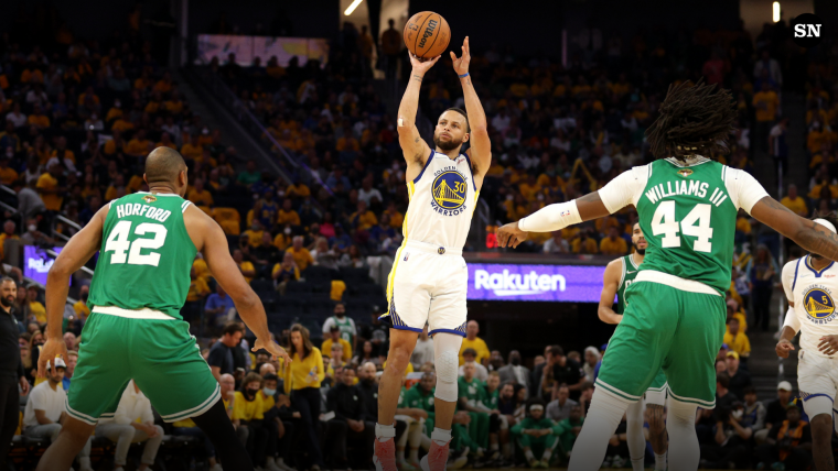 Curry acumula 126 triples encestados en la historia de las finales.