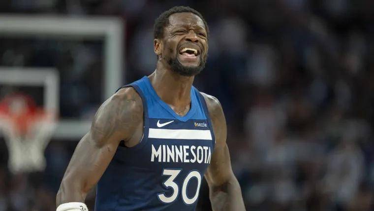 Julius Randle se queda en Minnesota.