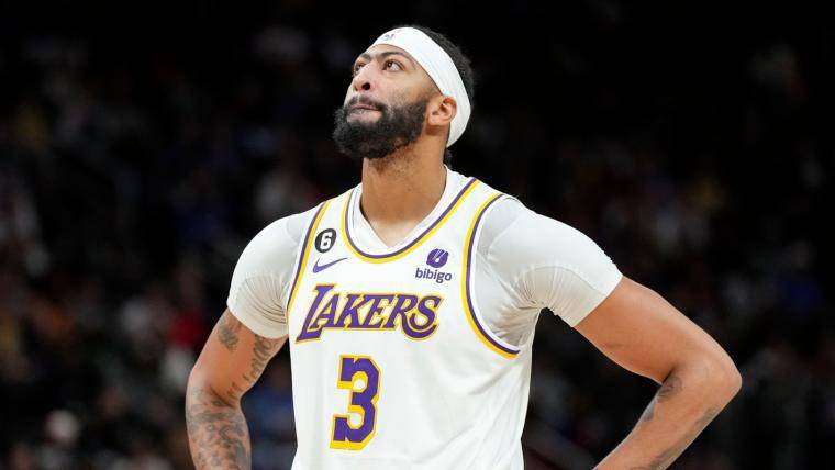 Anthony Davis sigue en el hule.
