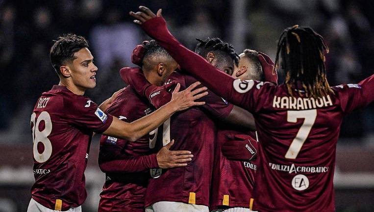 Duván Zapata fue la figura en el triunfo del Torino sobre el Atalanta.