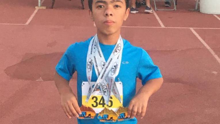 Luis Javier Morales Pinto logró tres preseas en The Desert Challenge Games 2022, un evento de atletismo celebrado en Mesa, Arizona.