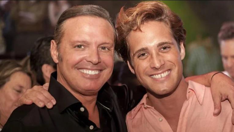 $!Diego Boneta recibe criticas por ‘desafinar’ en un karaoke