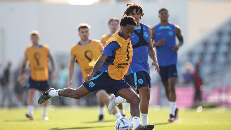 Raheem Sterling volvería antes del partido contra Francia.