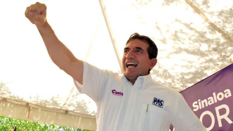 El ex Rector de la UAS Héctor Melesio Cuén Ojeda presidiendo un acto de su partido, el PAS.
