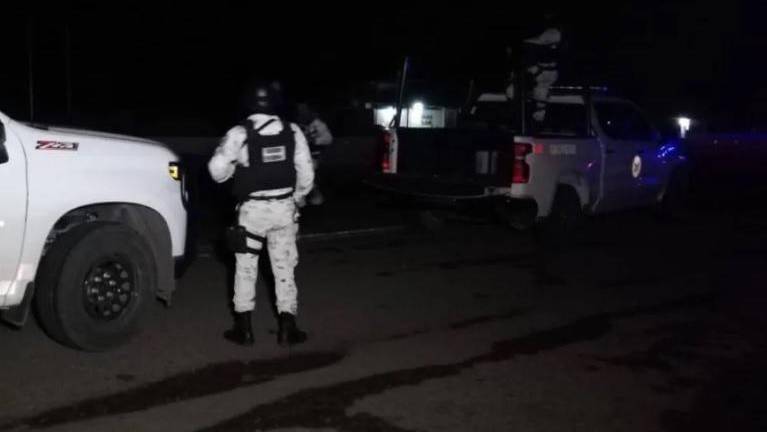 El cadáver se encontró envuelto en plástico negro y fue encontrado por elementos de la Guardia Nacional.
