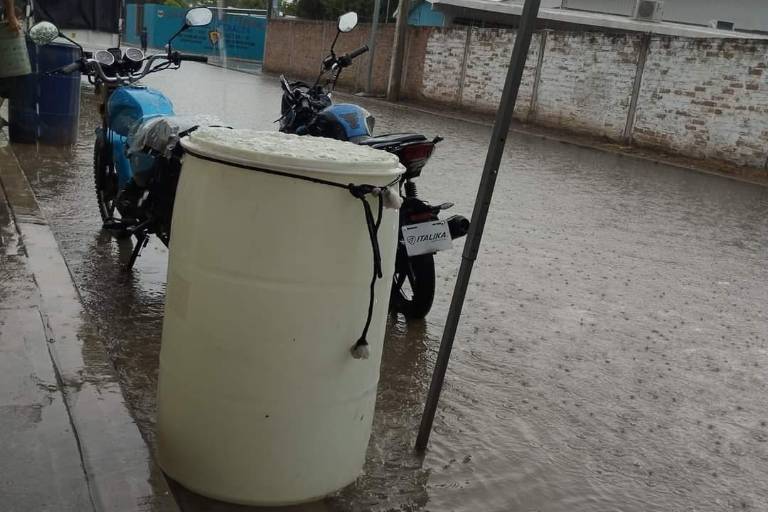 Aprovechan lluvia en Escuinapa para recolectar agua