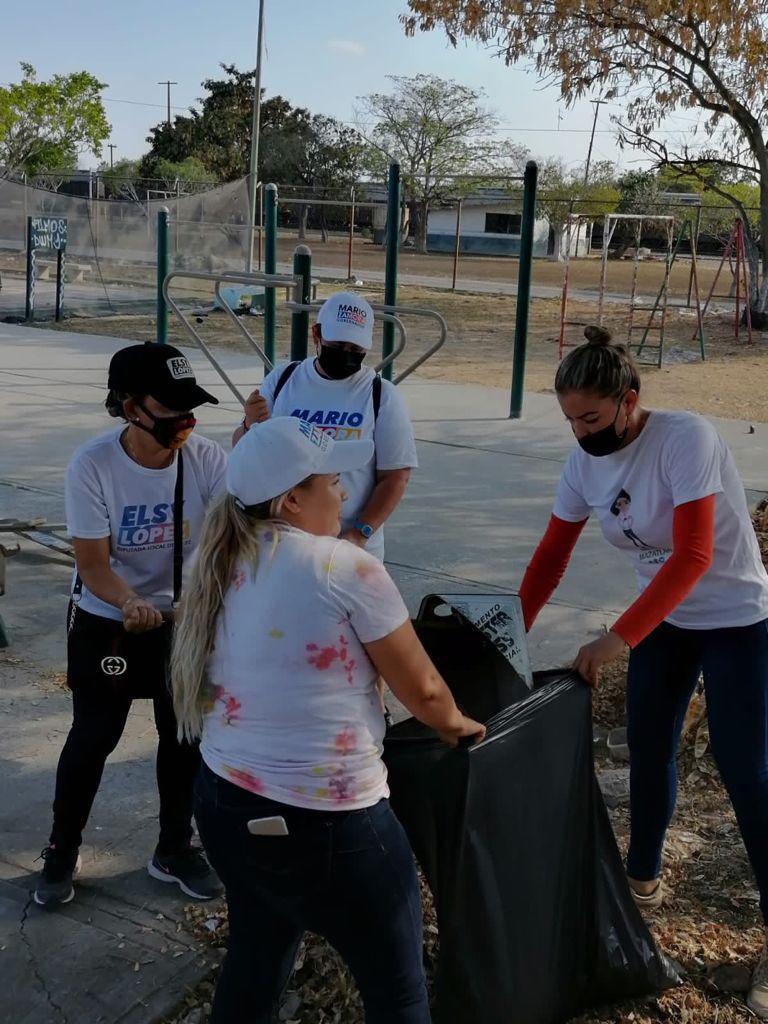 $!Aprovecha campaña Elsy López para hacer limpieza en colonias de Mazatlán