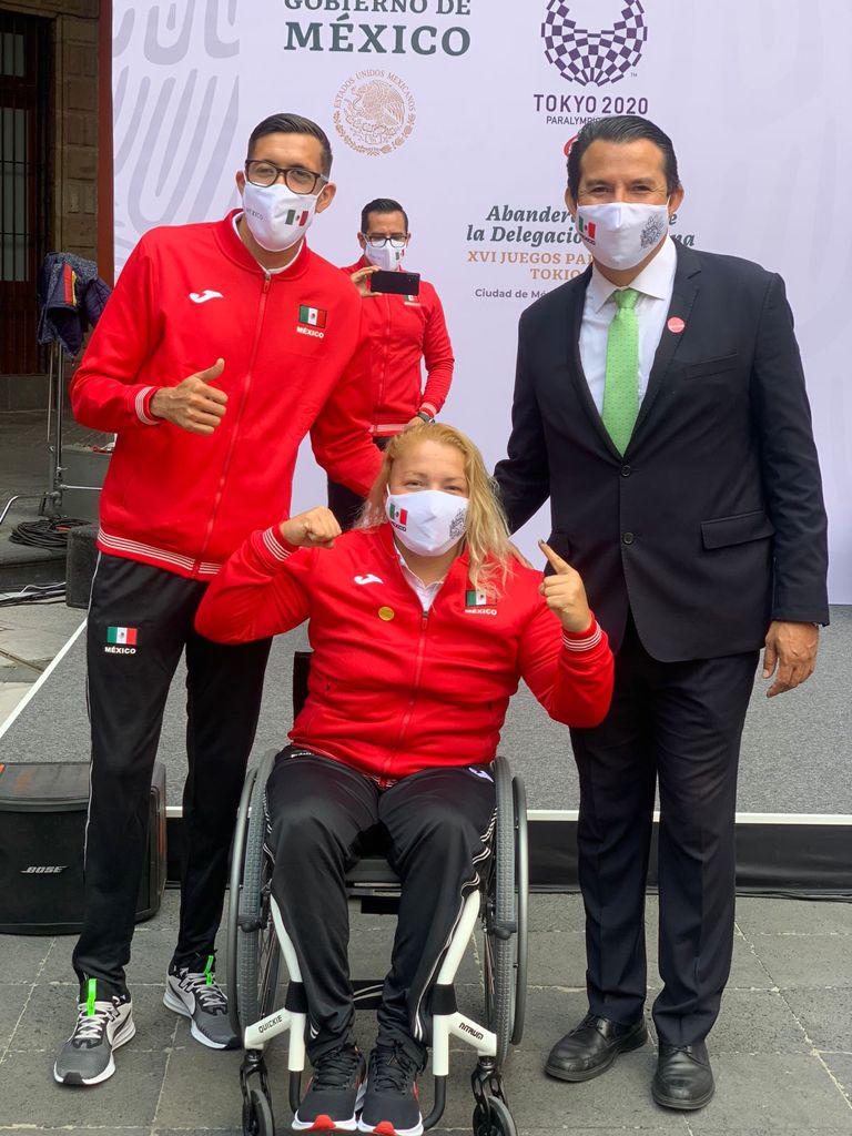 $!Mazatleca Rosa María Guerrero da mensaje durante abanderamiento de delegación paralímpica mexicana