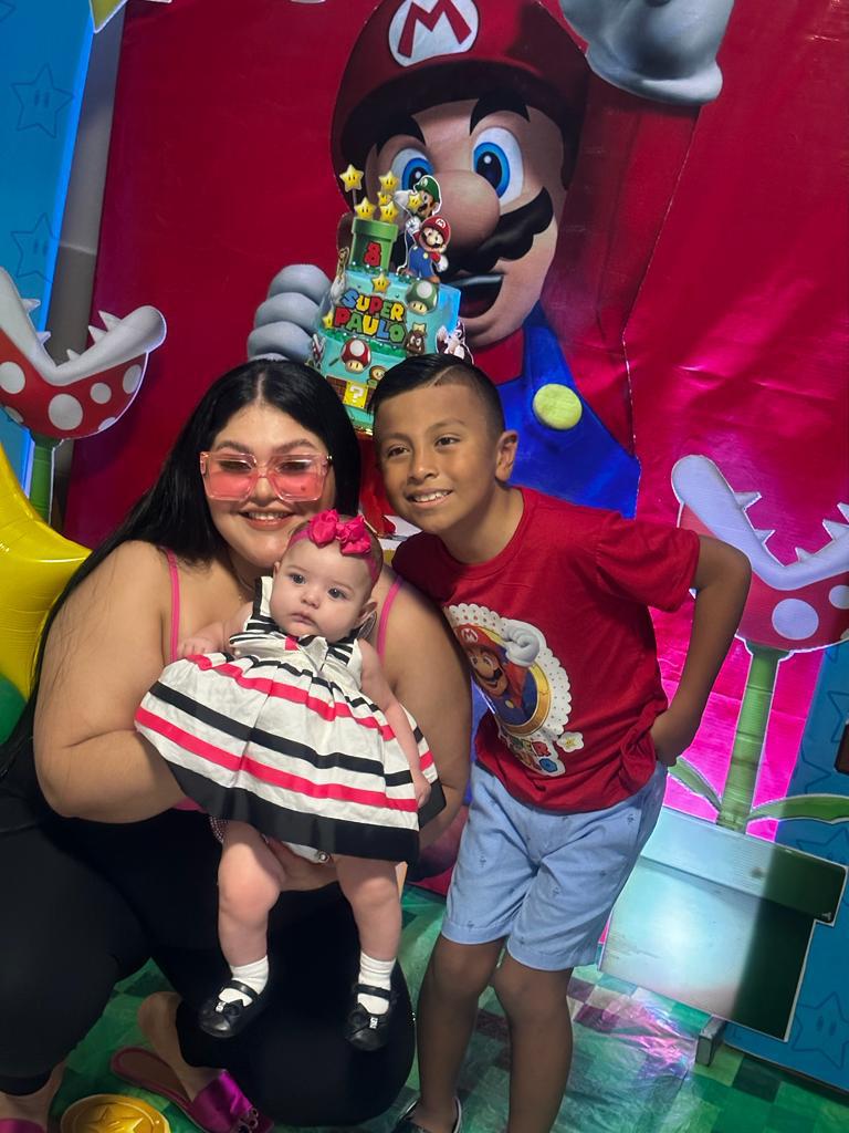 $!Con su tía Amelia Gutiérrez y su prima María Luciana Gutiérrez.