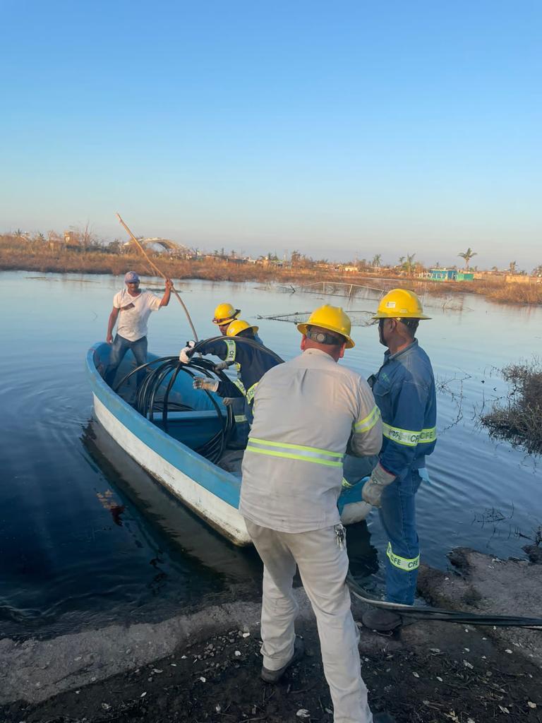 $!Restablece CFE al 100% el servicio eléctrico afectado por el huracán Roslyn
