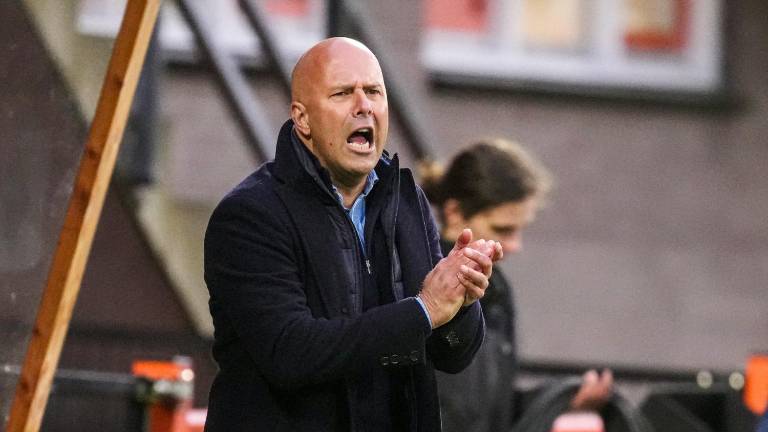 Arne Slot confesó que quiere dirigir al Liverpool.