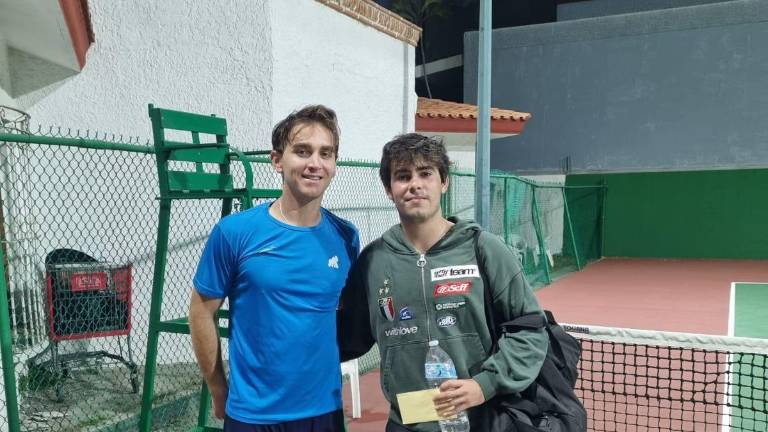 Luis Patiño (izq.) vence en la final a Álvaro García.