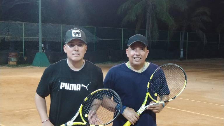 Raúl Manríquez y Arat Manríquez salen triunfantes.