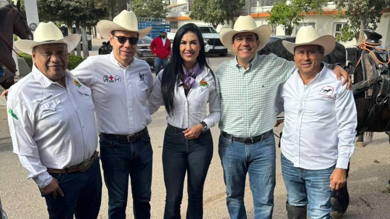 Jesús Valdés estuvo presente en la cabalgada a favor de la Cruz Roja que se realizó en Guasave.