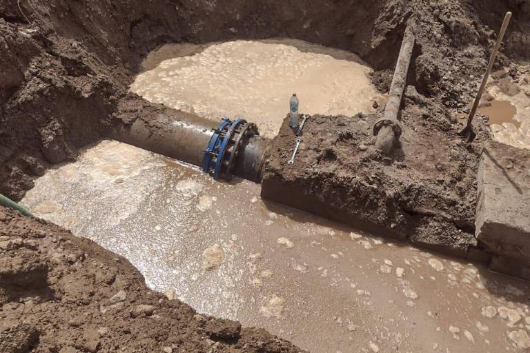 A menos de 12 horas de reparar el acueducto Baluarte-Teacapán en Escuinapa, vuelve a fallar