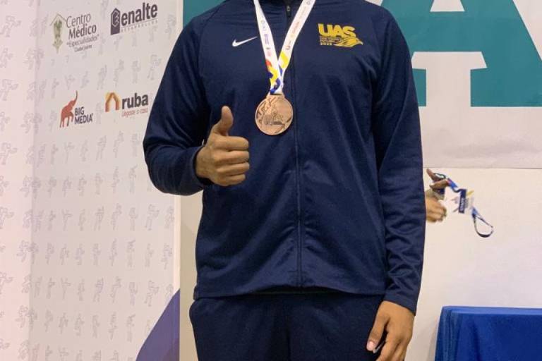 Roberto Medina de TKD le da a la UAS la primera medalla de oro en UACJ 2022