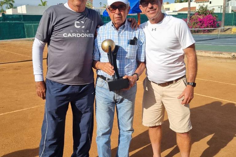Reconocen trayectoria deportiva de Chuy Ordóñez
