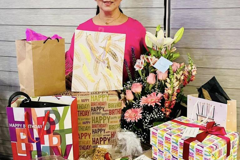 Celebra Adriana Castro su cumpleaños con su familia