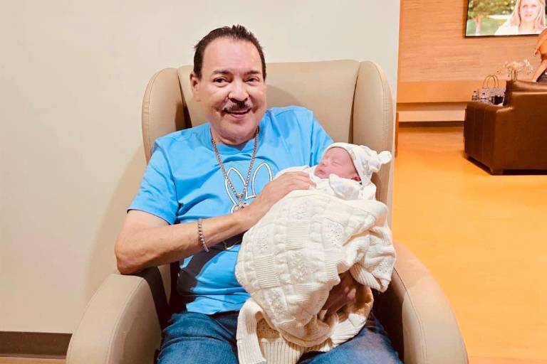 Yuliana, hija de Julio Preciado, se estrena como mamá
