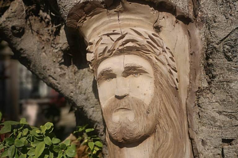 Talla imagen de Cristo en árbol de Catedral de Mazatlán y le da la vuelta al mundo