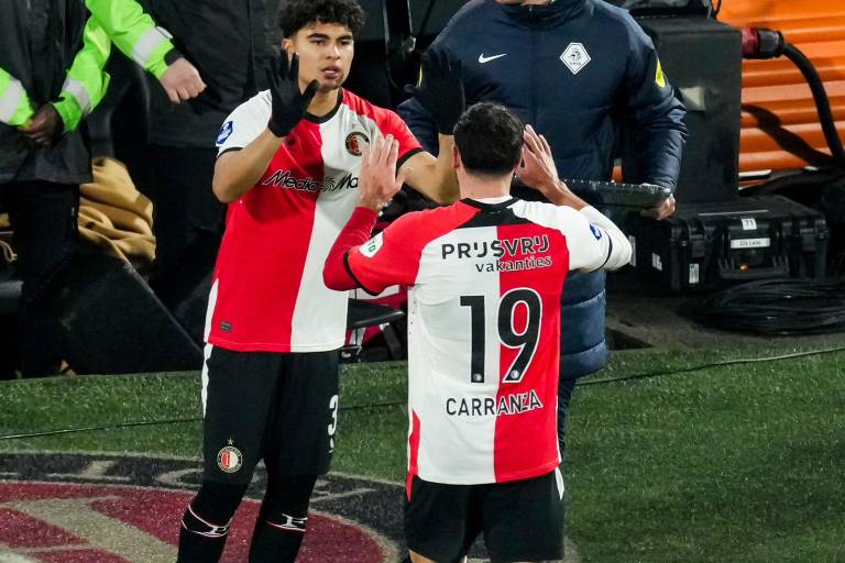 Stephano Carrillo hace su debut con Feyenoord en Eredivisie