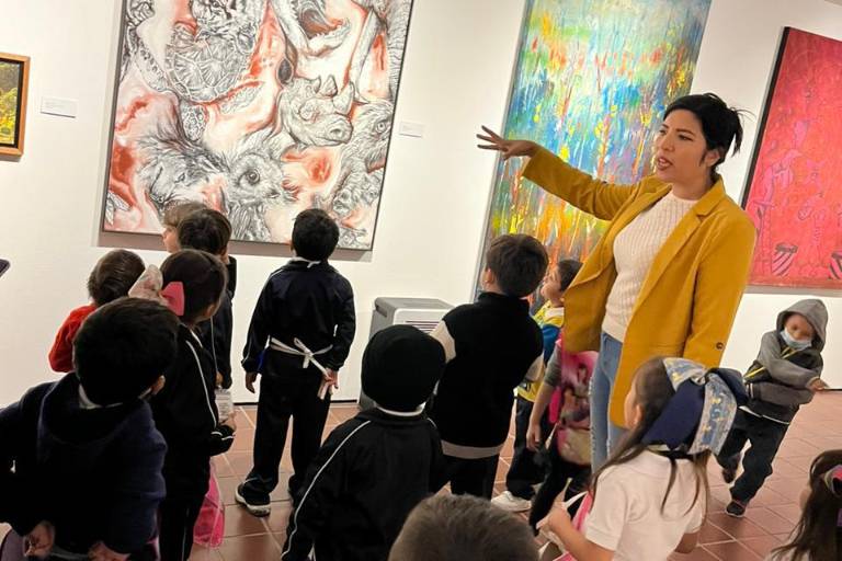 Se acercan estudiantes al arte