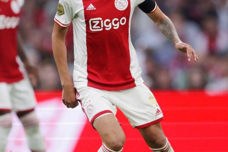 Edson Álvarez, en el once ideal de enero en la Eredivisie