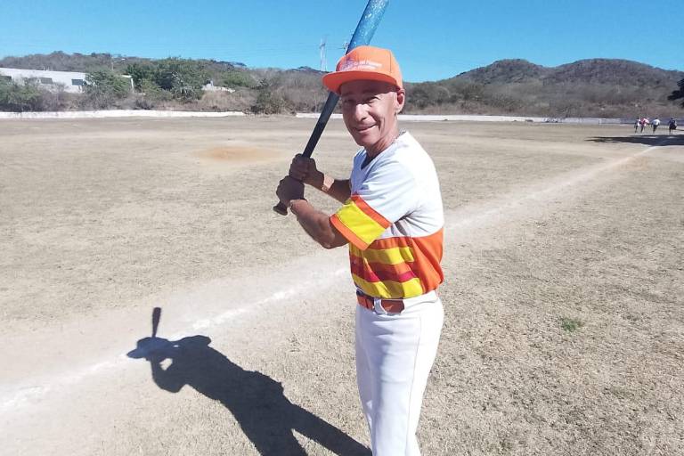 Familias Corlosqui y Guevara disputan final de playoffs, en Liga del Chololos