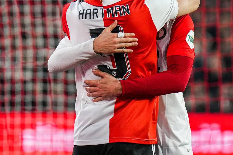 Santiago Giménez llega a 10 goles en la Eredivisie en goleada del Feyenoord