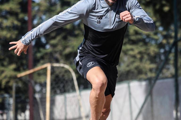 Héctor Herrera deberá cumplir suspensión antes de debutar con Toluca