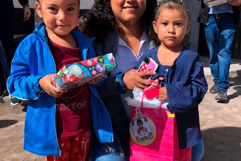 Soriana y Pro-familia de Jornaleros celebran fiesta del Día de Reyes