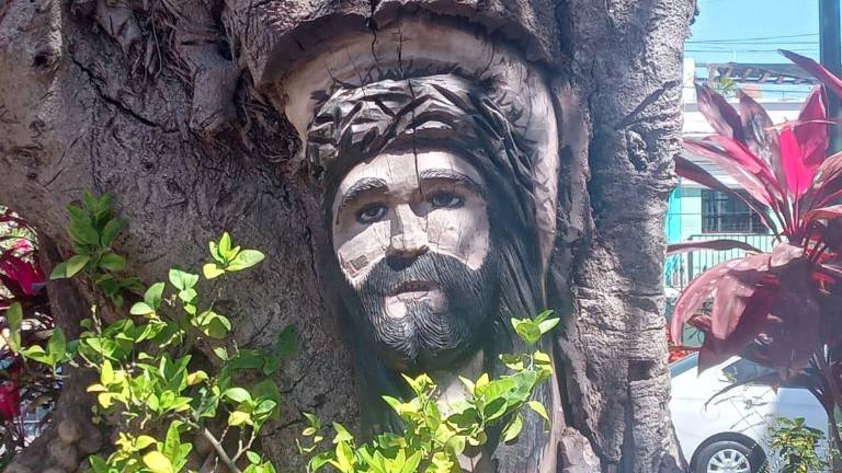 La imagen se encuentra en el costado poniente del atrio de la Catedral Basílica de la Inmaculada Concepción.