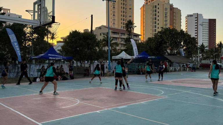 La noche de este sábado se definirán a los campeones de la Copa Semana Santa de Baloncesto.