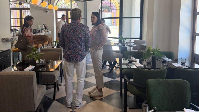 La Secretaria de Turismo federal, Josefina Rodríguez Zamora, visita el nuevo hotel del grupo Pueblo Bonito, en el Centro Histórico de Mazatlán.