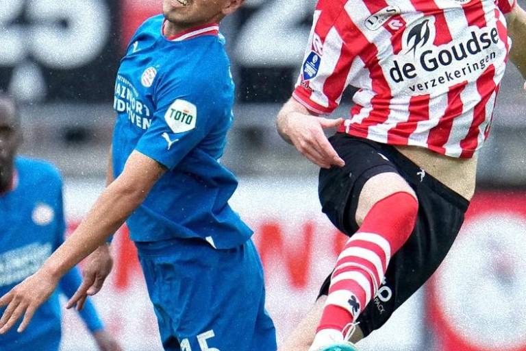 Guti y el PSV retrasan título del Feyenoord en la Eredivisie