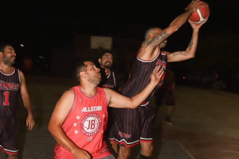 Crecen las emociones en Liga Veteranos de Baloncesto