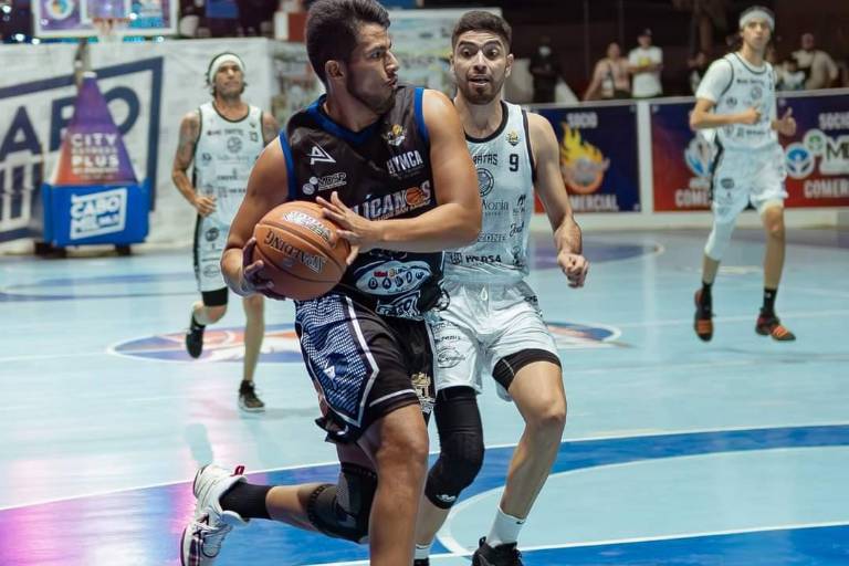 Sucumbe Piratas Basketball en disputado partido en Cabo San Lucas