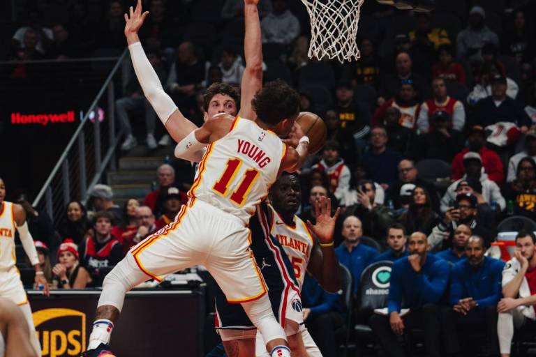 Trae Young dice no estar obsesionado por romper en México el récord de Doncic