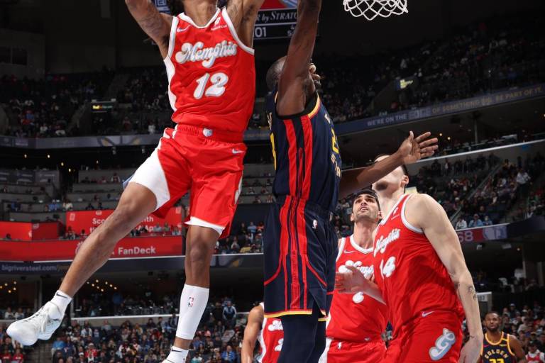 Destrozan Grizzlies a los Warriors de Curry