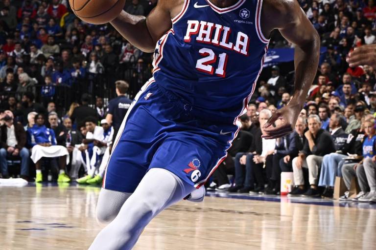 Joel Embiid firma extensión de 3 años con los 76ers para intentar ganar su primer título