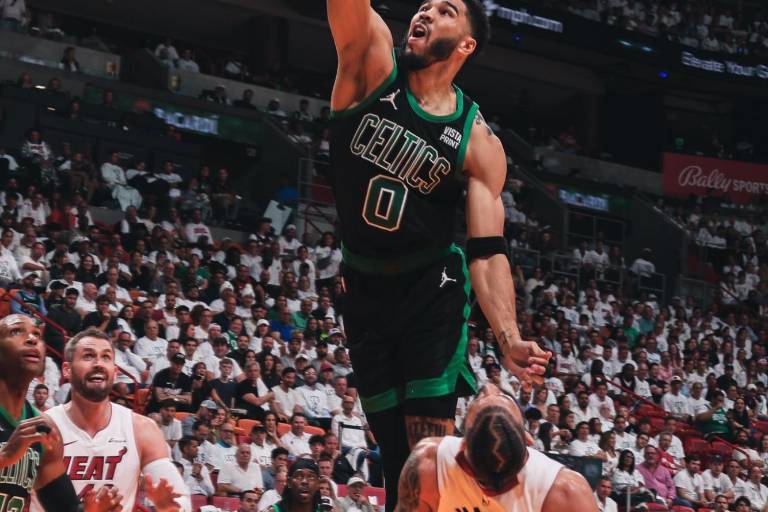Los Celtics dominan al Heat y se ponen a un triunfo de las semifinales del Este
