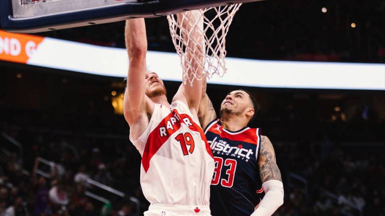 Jakob Poeltl tuvo 14 puntos para los Raptors de Toronto.