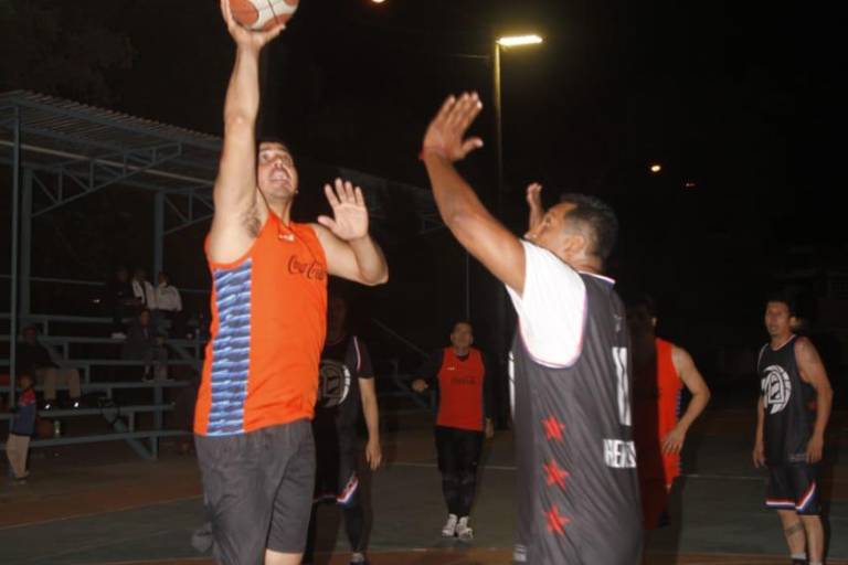 Lira Gráficos divide honores en Liga Empresarial de Baloncesto, de Mazatlán