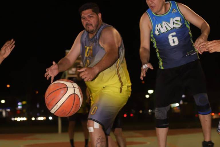 Taller de Hamburguesas se adelanta en semifinales